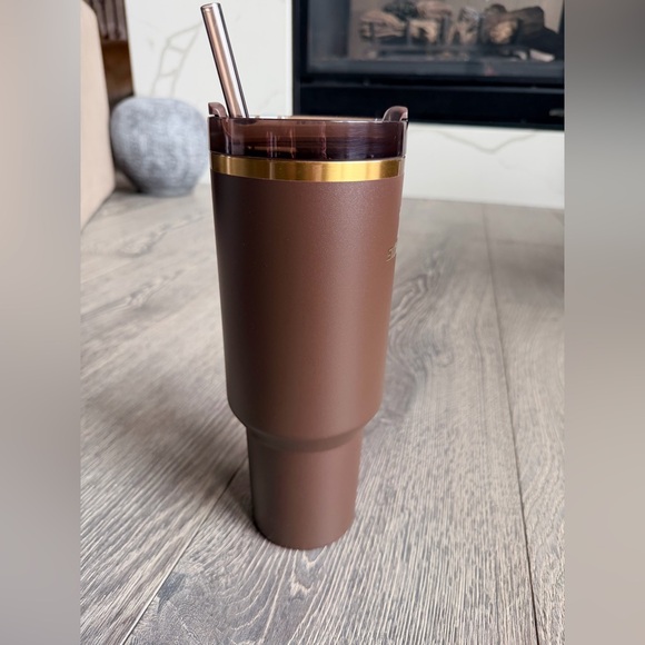 Stanley Quencher H2.0 FlowState 40 oz Tumbler in Chocolate Gold - Picture 3 of 8